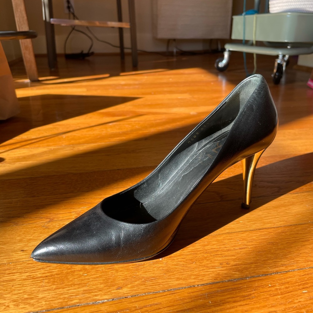 SOLD 🖤YSL black pumps size 7.5